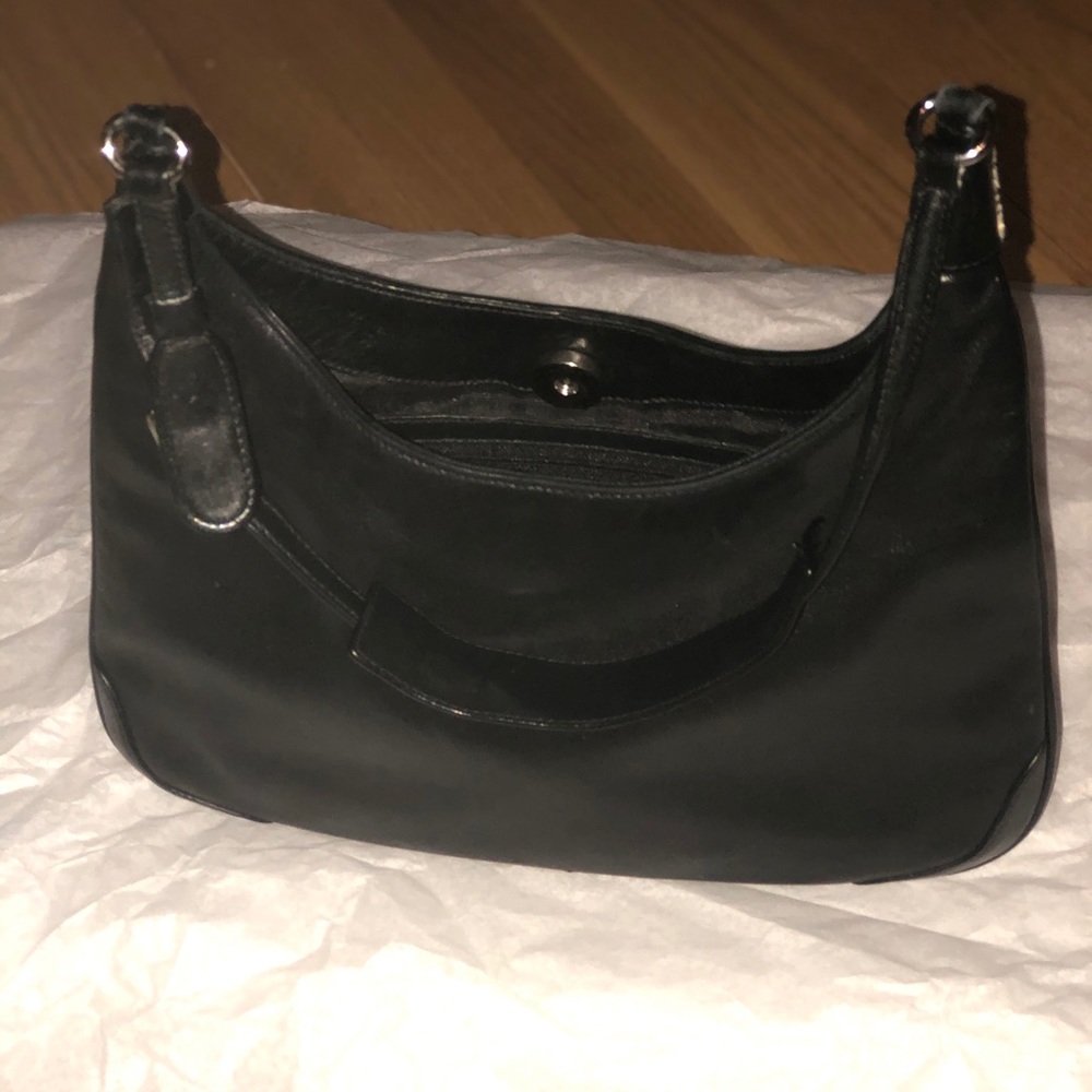 Coach No J1k-8312 Black Leather Shoulder Bag